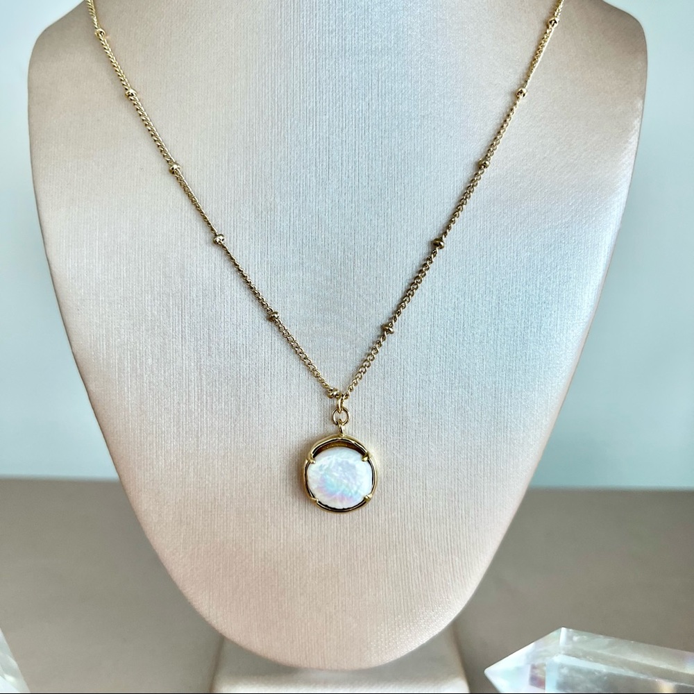Natural Pearl Round Pendant Necklace Gold
